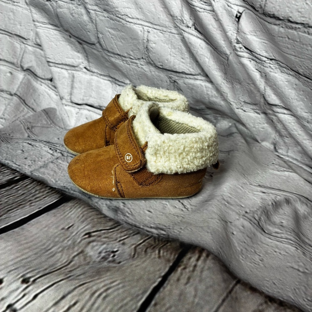 Stride Rite Baby Brown Suede Slip On Ivory Faux Fur Trim Booties Sz‎ 6-12 Months